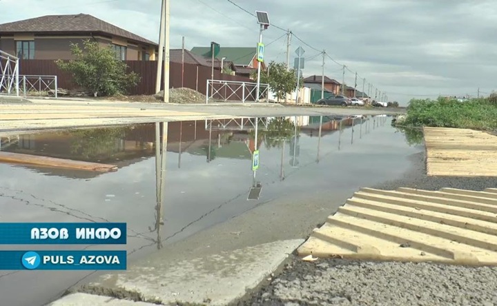 Возле школы № 16 пообещали сделать водоотвод, чтобы ученики не шагали по лужам