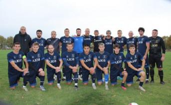 Игроки футбольной команды «Азов». Фото официальной страницы ВК клуба