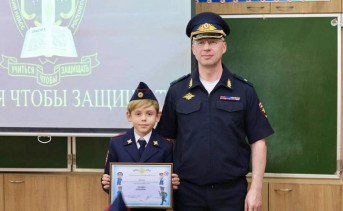 Дамир Романов с дипломом победителя. Фото пресс-службы ГУ МВД России по Ростовской области