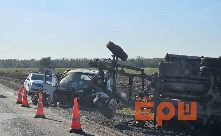 Место ДТП. Фото Елены Анисимовой / ruffnews.ru