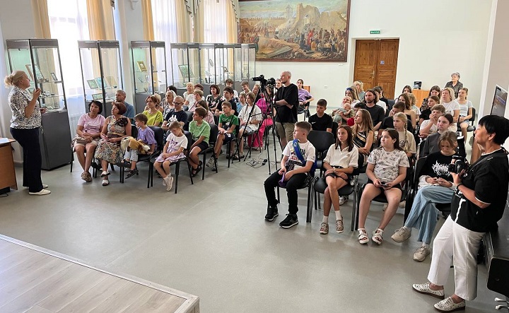 Представители театра на лекции о Рудольфе Самойловиче. Фото пресс-службы Азовского музея-заповедника