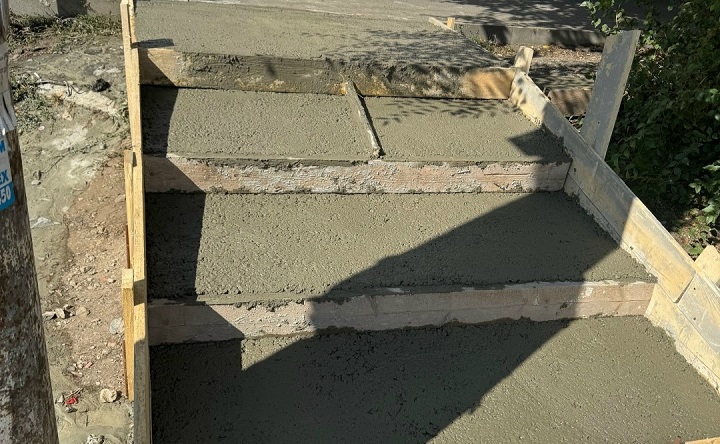 Забетонированные ступеньки. Фото пресс-службы городской думы