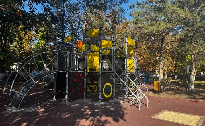 Детский городок с. Самарское. Фото пресс-службы администрации Азовского района