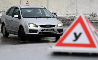 Сдача практического экзамена на право управления автотранспортом в ГИБДД. Фото Максима Блинова/РИА Новости