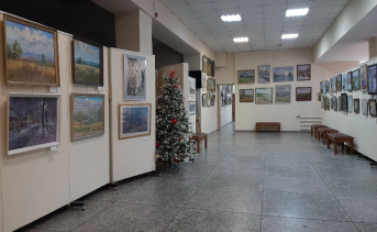 Картины на выставке. Фото telegram-канала Новочеркасского музея истории донского казачества