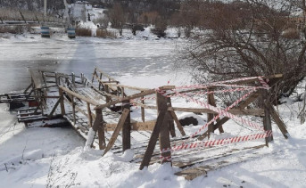 Огороженные сходни. Фото пресс-службы администрации Азова