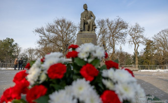 Памятник Чехову в Таганроге. Фото Сергея Плишенко