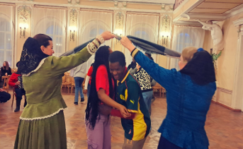 Участники фольклорного праздника. Фото с официальной страницы центральной городской библиотеки им. А.С. Пушкина во ВКонтакте