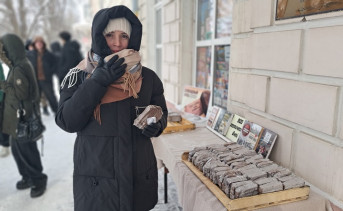 Участница акции. Фото с официальной страницы центральной городской библиотеки им. А.С. Пушкина во ВКонтакте