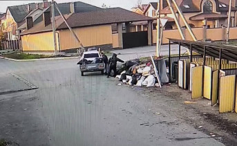 Свалка на контейнерной площадке. Фото telegram-канала Павла Исакова