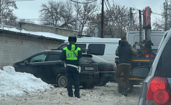 Эвакуация автомобиля у Ценрального рынка. Фото Gerllsno / Водители Таганрога