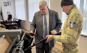 Показ нового снаряжения. Фото telegram-канала главы АЗовского района Сергея Комарова