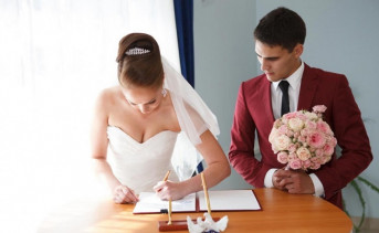 Пара регистрирует брак. Фото zagsro.donland.ru