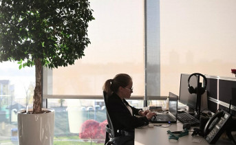 Сотрудница в офисе. Фото Павла Беднякова, РИА Новости