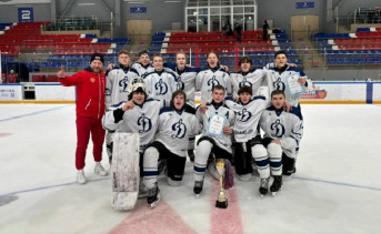 Хоккейная команда. Фото с официальной страницы спортшколы №1 в ВК