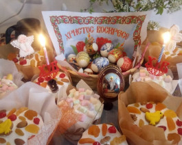 Пасхальные куличи и крашенные яйца. Фото Лейсан Ростовской