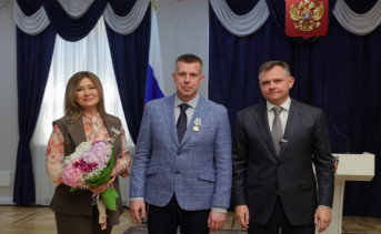 Супруги Полторак на вручении награды. Фото пресс-службы губернатора Ростовской области
