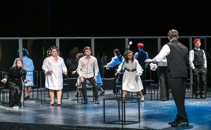 Спектакль «Мера за меру». Фото предоставлено пресс-службой театра имени Комиссаржевской