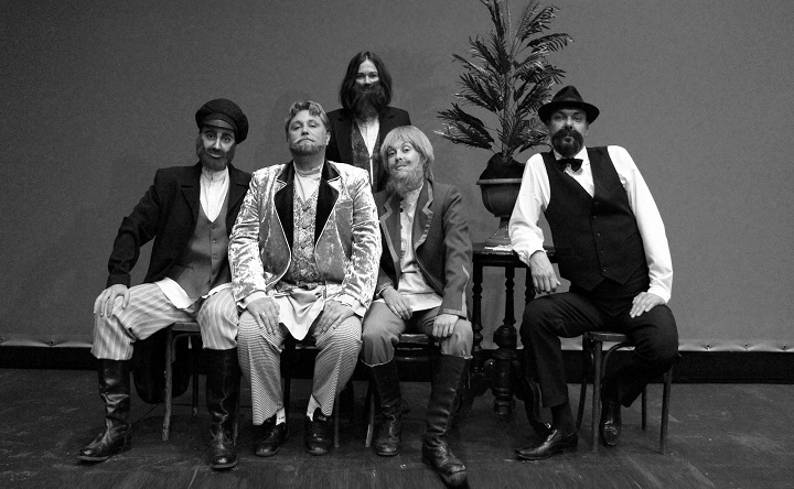 Спектакль «Свои люди –  сочтёмся». Фото предоставлено пресс-службой театра имени Комиссаржевской