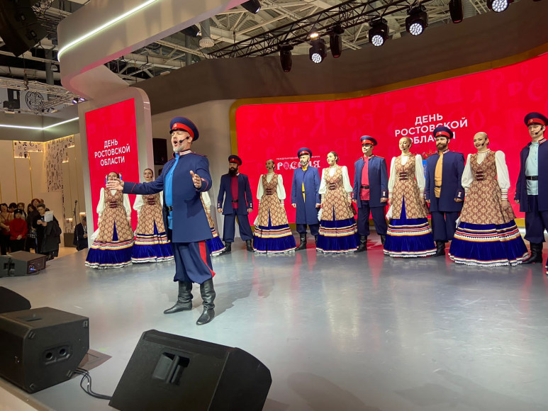 Лучшие творческие коллективы подготовили для гостей концертные программы. Фото donland.ru