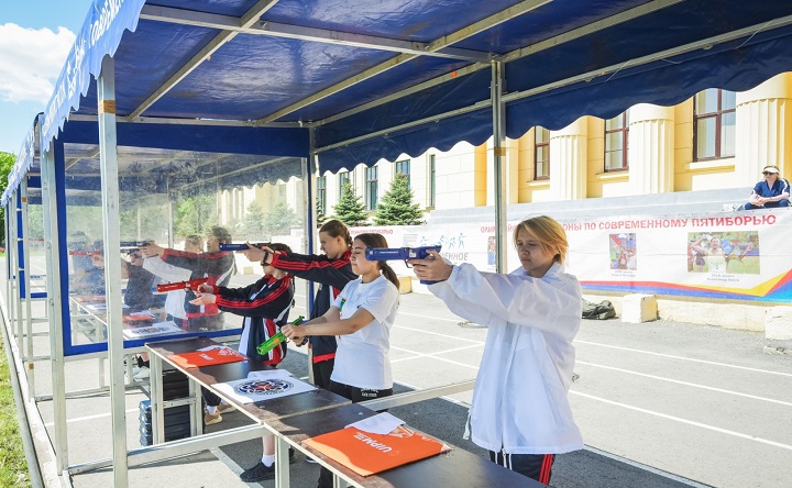 Участники соревнований по стрельбе. Фото. donland.ru.