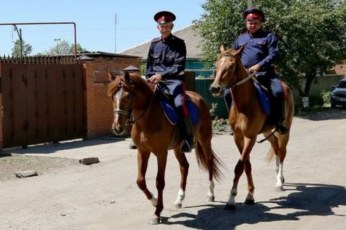 Конные казаки будут участвовать в охране порядка на Пасху. Фото donland.ru