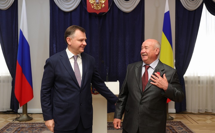 Юрий Слюсарь вручил государственные награды аграриям. Фото пресс-службы губернатора