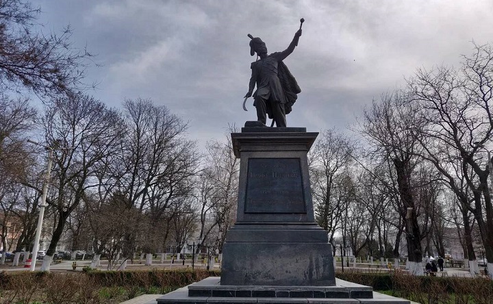 Пеший памятник атаману Платову. Фото novochvedomosti.ru