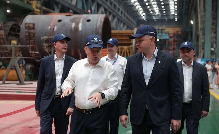 Юрий Слюсарь на «Атоммаше». Фото министерства региональной политики и массовых коммуникаций