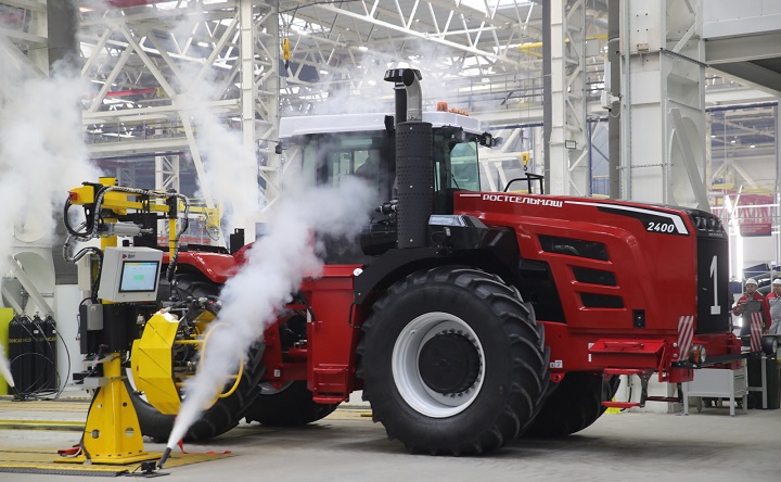 Трактор. Фото пресс-службы губернатора Ростовской области